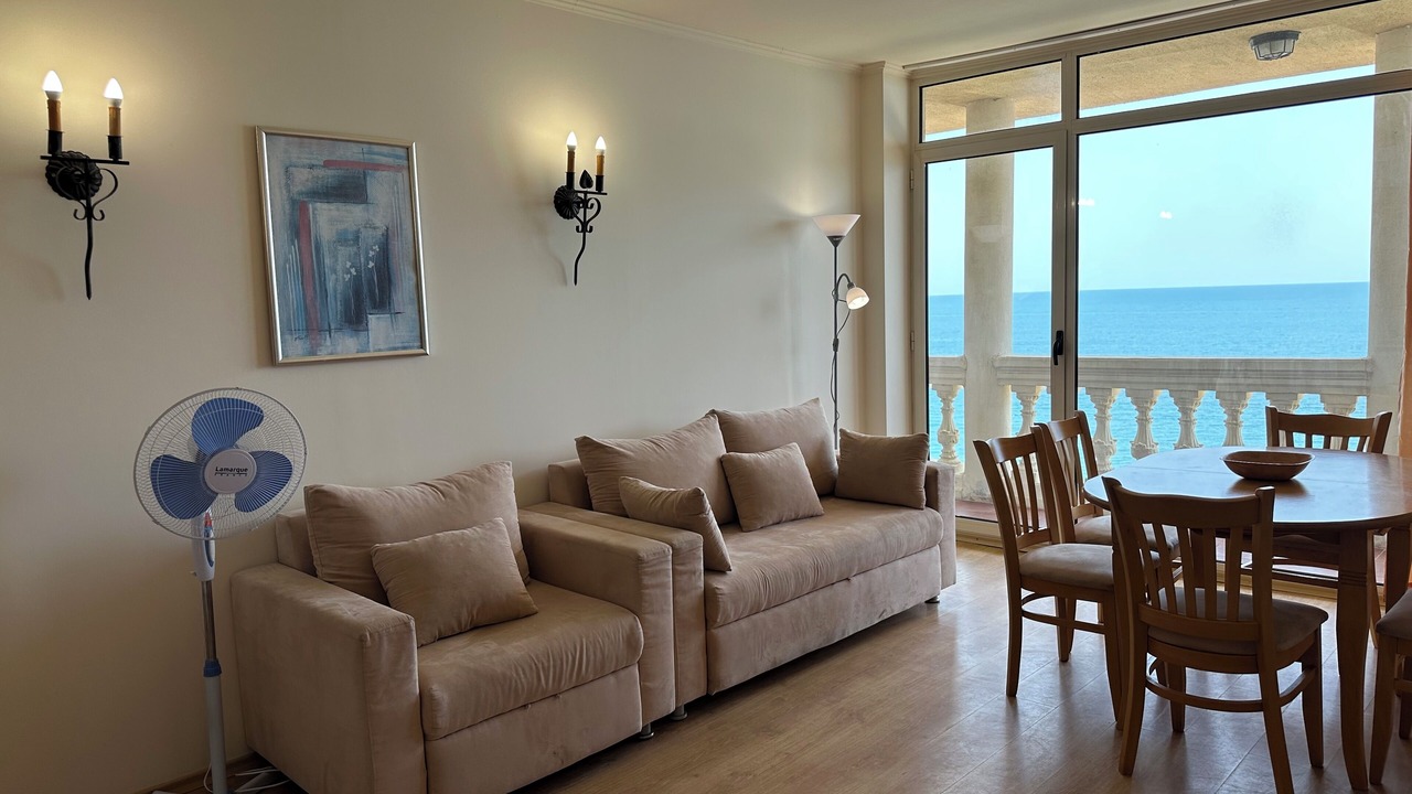 Photo of Livingroom in Elenite