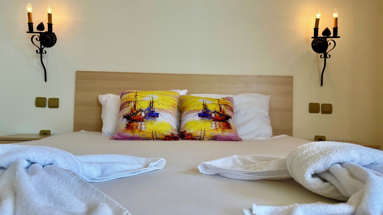 Photo of Bedroom in Elenite