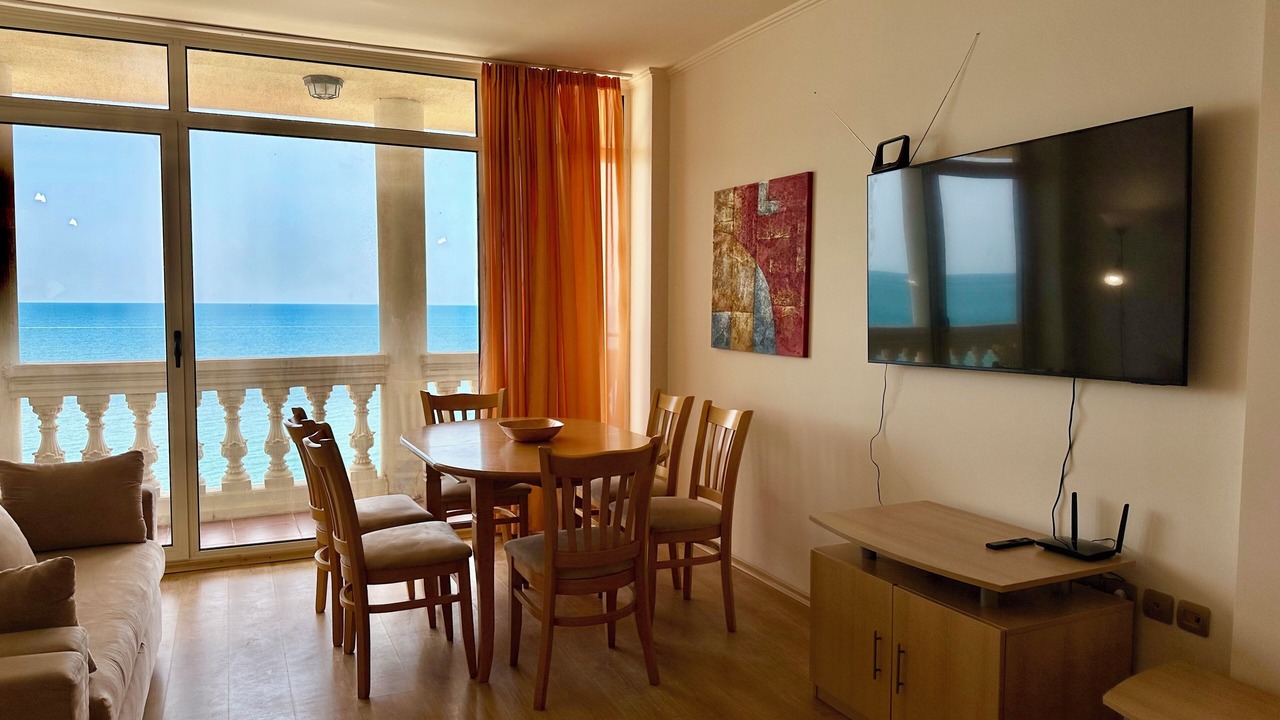 Photo of Livingroom in Elenite