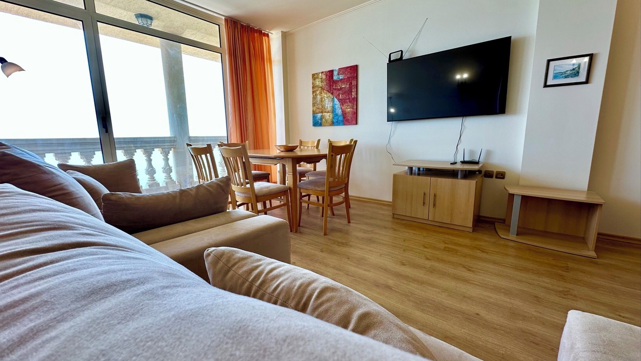 Photo of Livingroom in Elenite