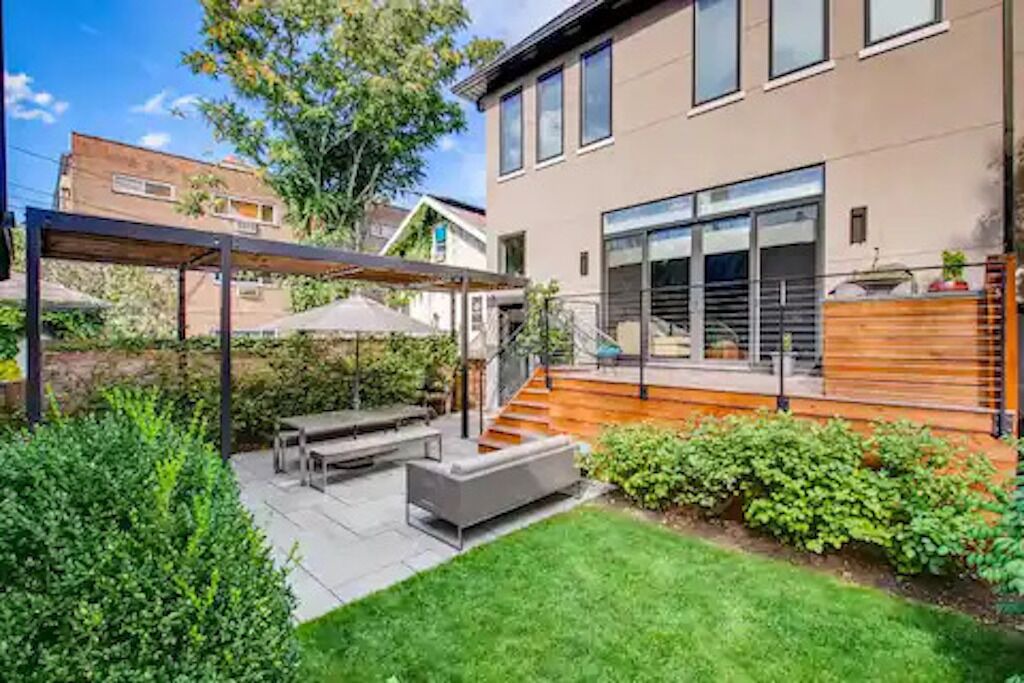 Photo of Outdoor in Lakeview