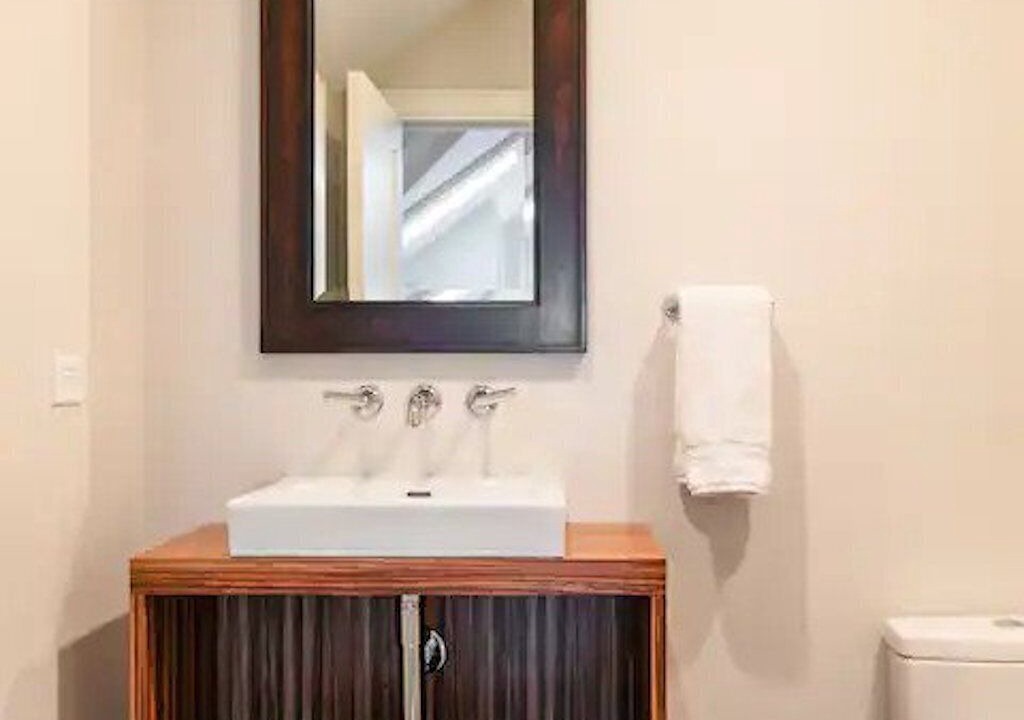Photo of Bathroom in Lakeview