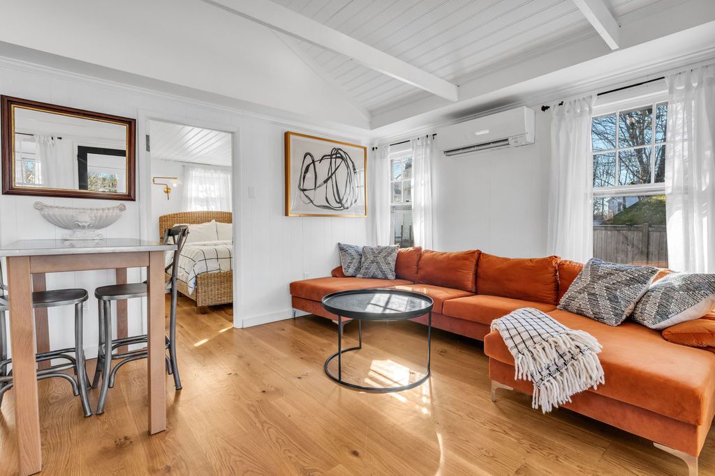 Photo of Livingroom in Clinton