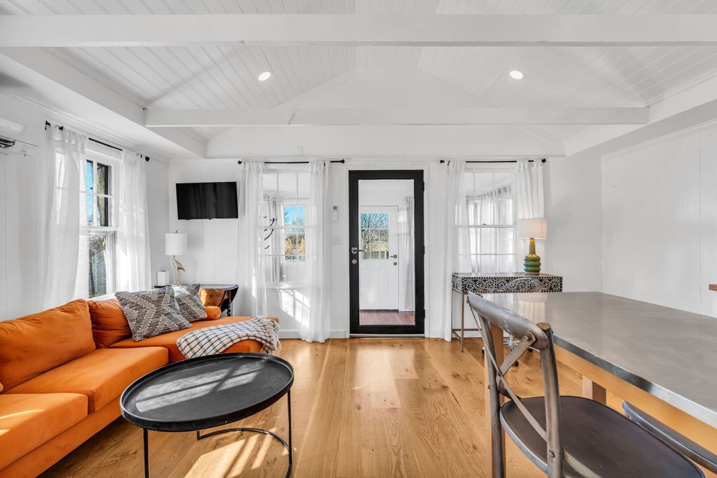 Photo of Livingroom in Clinton