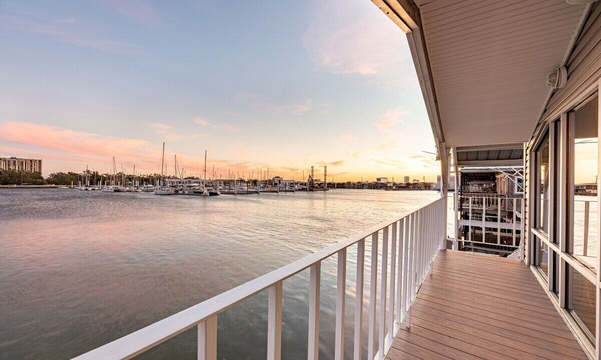 Photo of Patio Balcony in Lake Shore - Lake Vista
