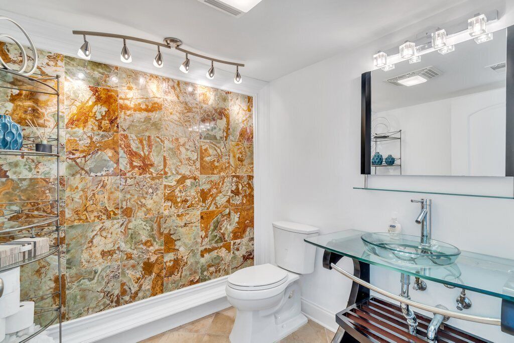 Photo of Bathroom in Lake Shore - Lake Vista