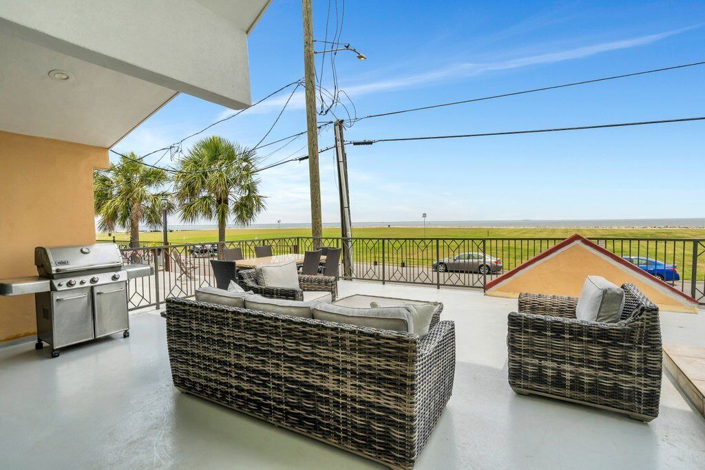 Photo of Patio Balcony in Lake Shore - Lake Vista