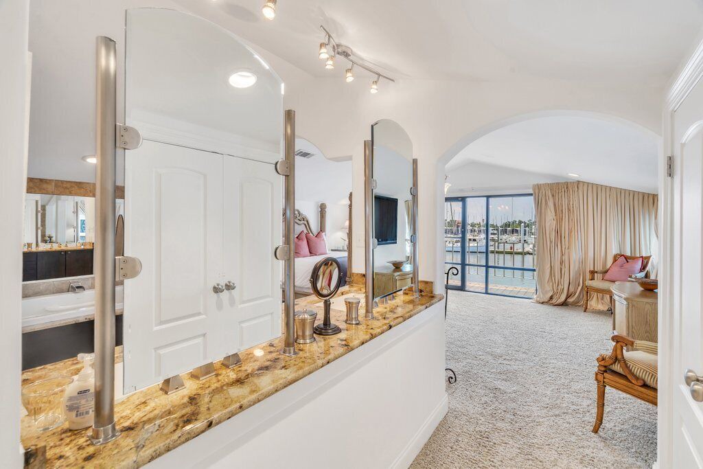 Photo of Patio Balcony in Lake Shore - Lake Vista