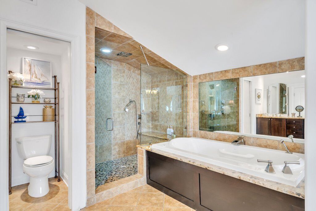 Photo of Bathroom in Lake Shore - Lake Vista
