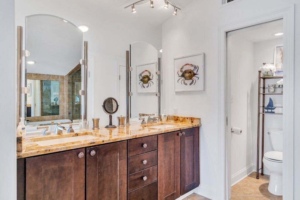 Photo of Bathroom in Lake Shore - Lake Vista