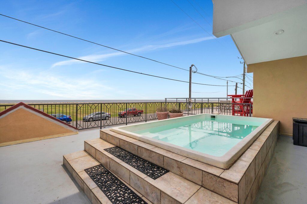 Photo of Patio Balcony in Lake Shore - Lake Vista