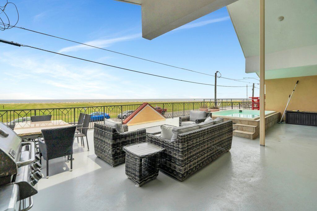 Photo of Patio Balcony in Lake Shore - Lake Vista