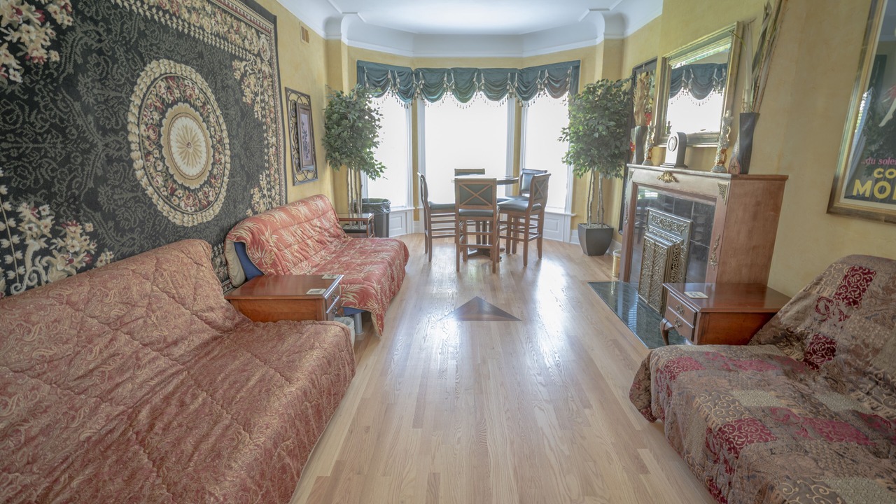 Photo of Livingroom in Lake View East