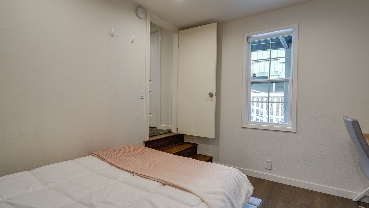 Photo of Bedroom in Edgemar - Pacific Manor