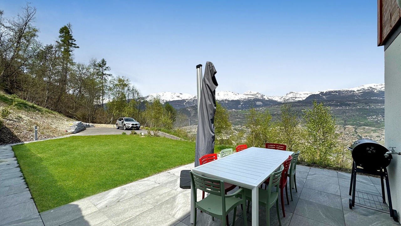 Photo of Outdoor in Grone