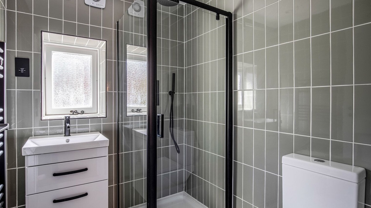 Photo of Bathroom in Wapping