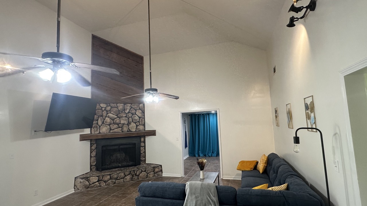 Photo of Livingroom in Sulphur