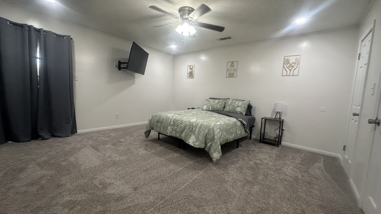 Photo of Bedroom in Sulphur