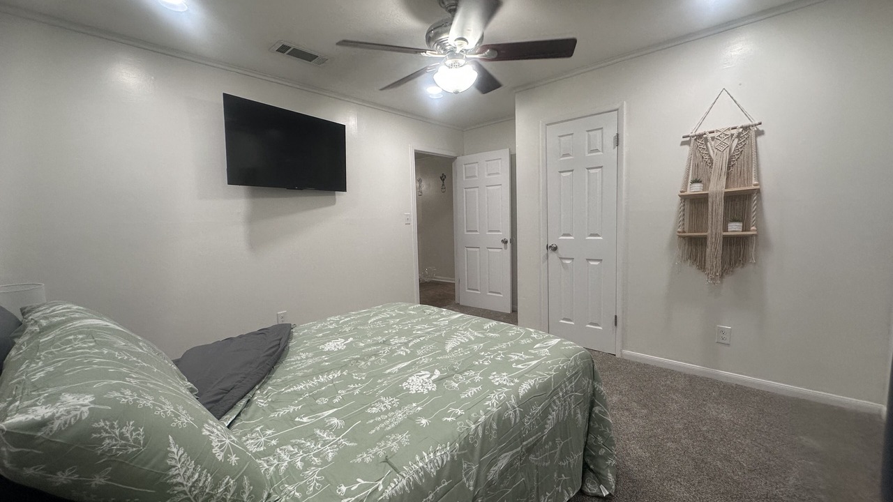 Photo of Bedroom in Sulphur