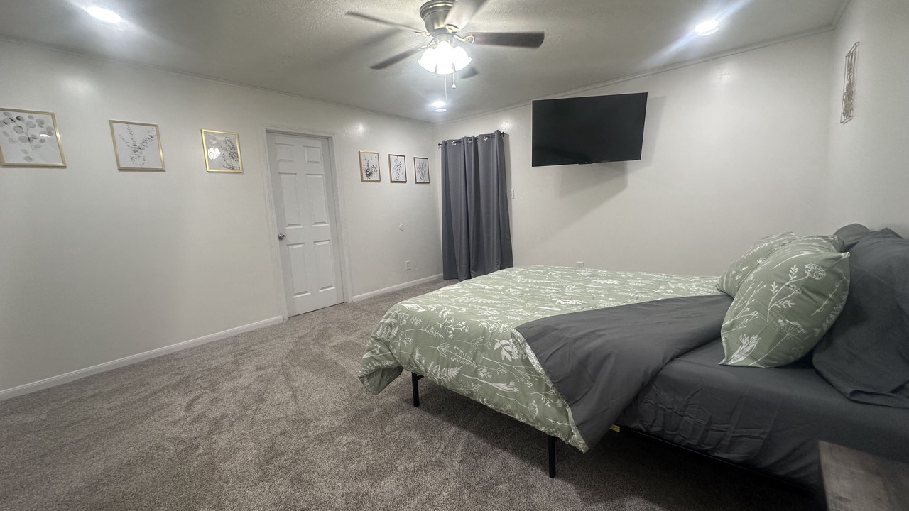 Photo of Bedroom in Sulphur