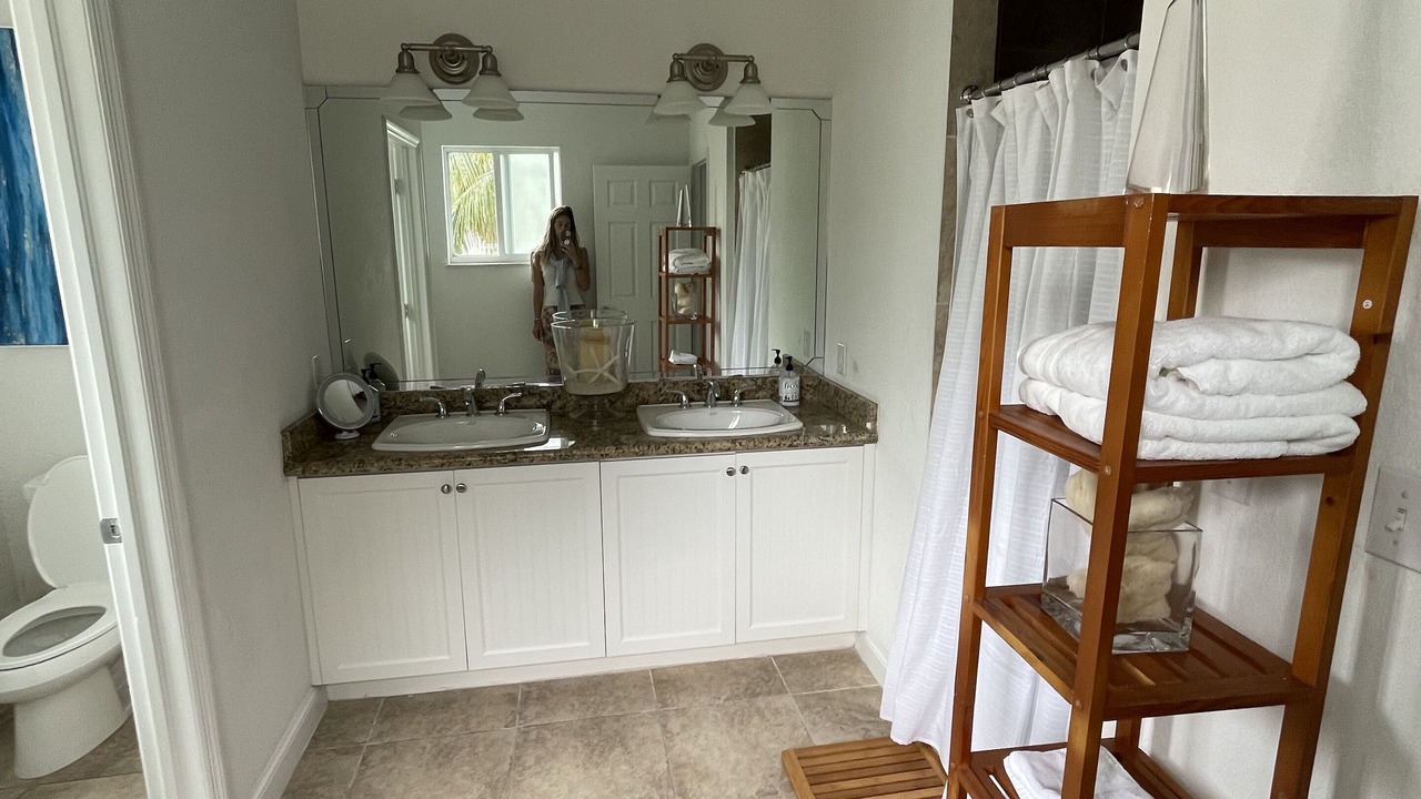 Photo of Bathroom in Alice Town