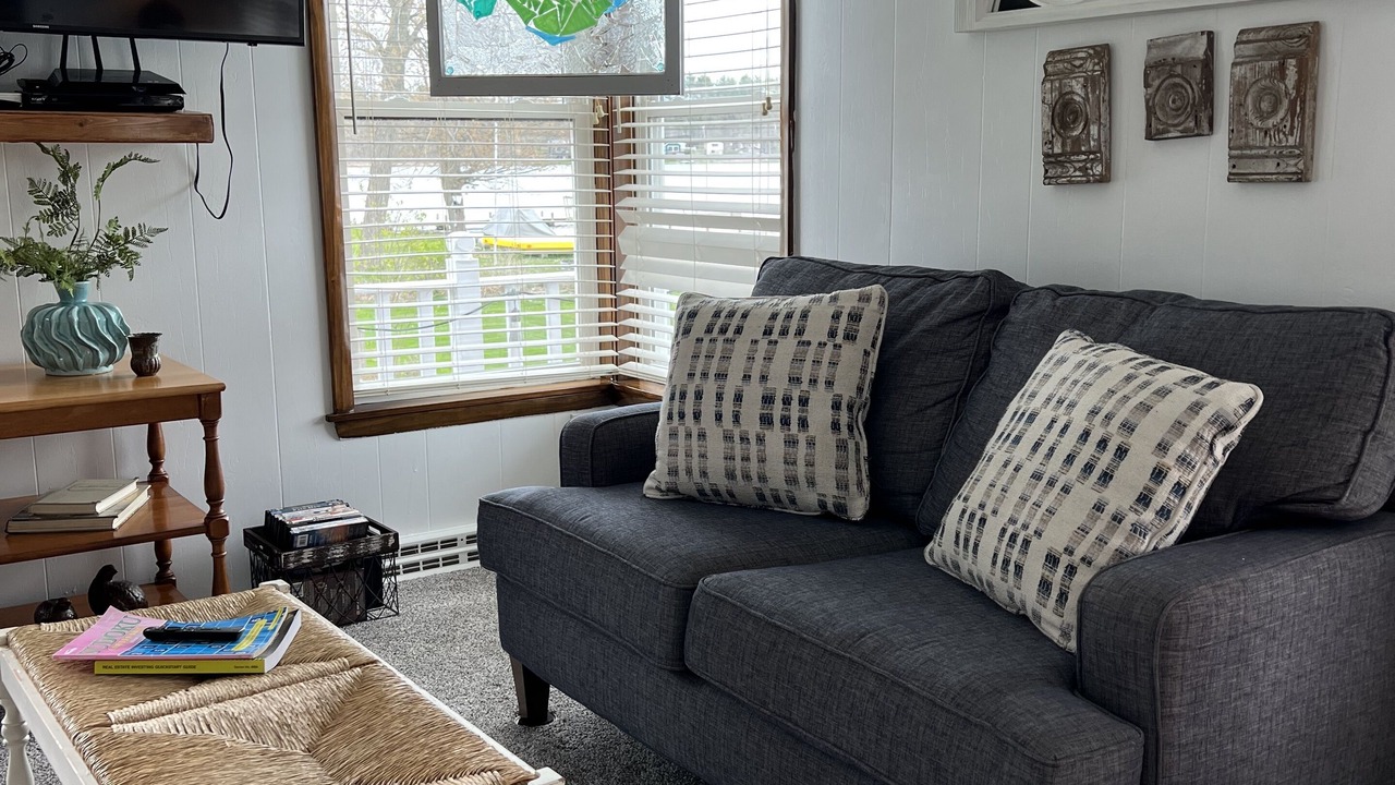 Photo of Livingroom in Six Lakes