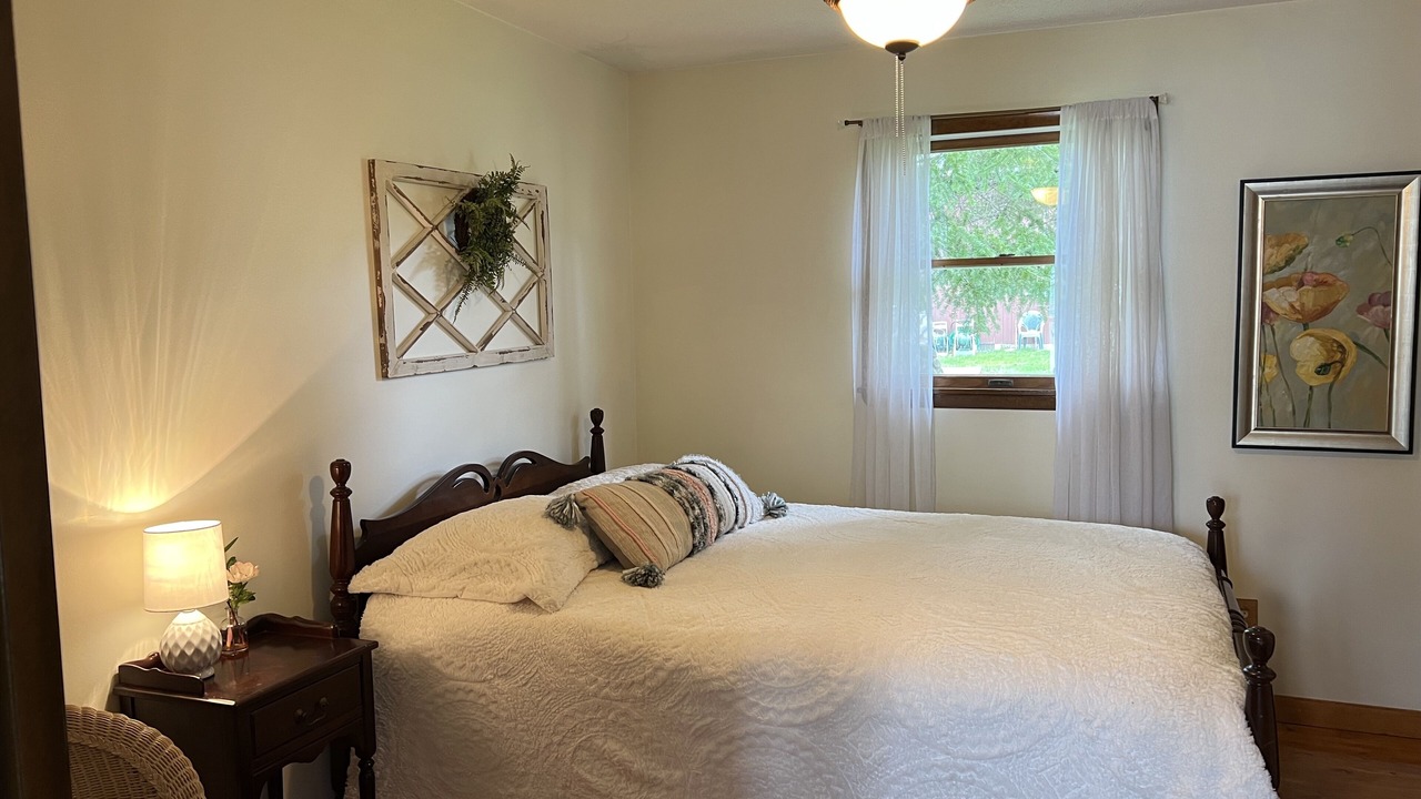Photo of Bedroom in Six Lakes