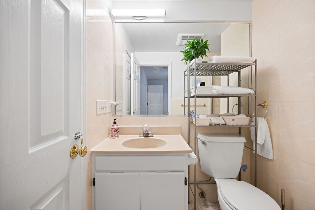 Photo of Bathroom in Miraloma