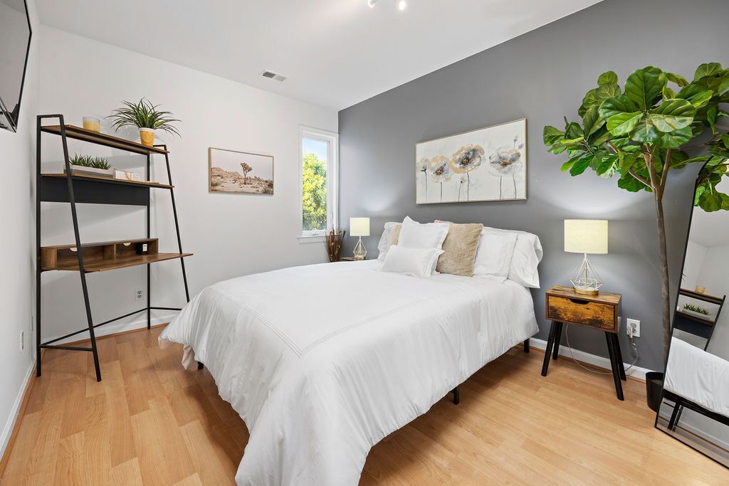 Photo of Bedroom in Miraloma