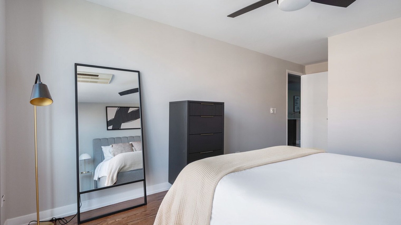Photo of Bedroom in Edgewater Beach