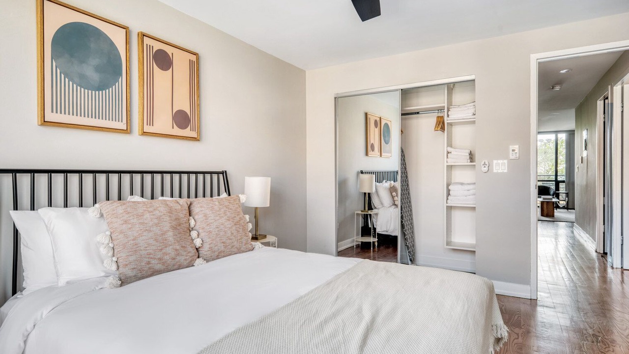 Photo of Bedroom in Edgewater Beach