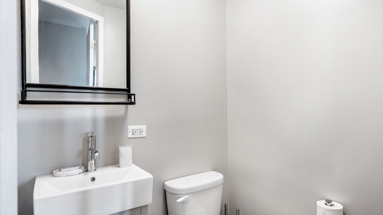 Photo of Bathroom in Edgewater Beach