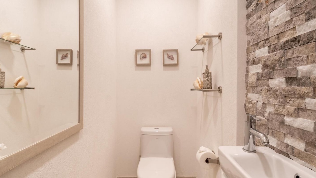 Photo of Bathroom in Halcyon Heights