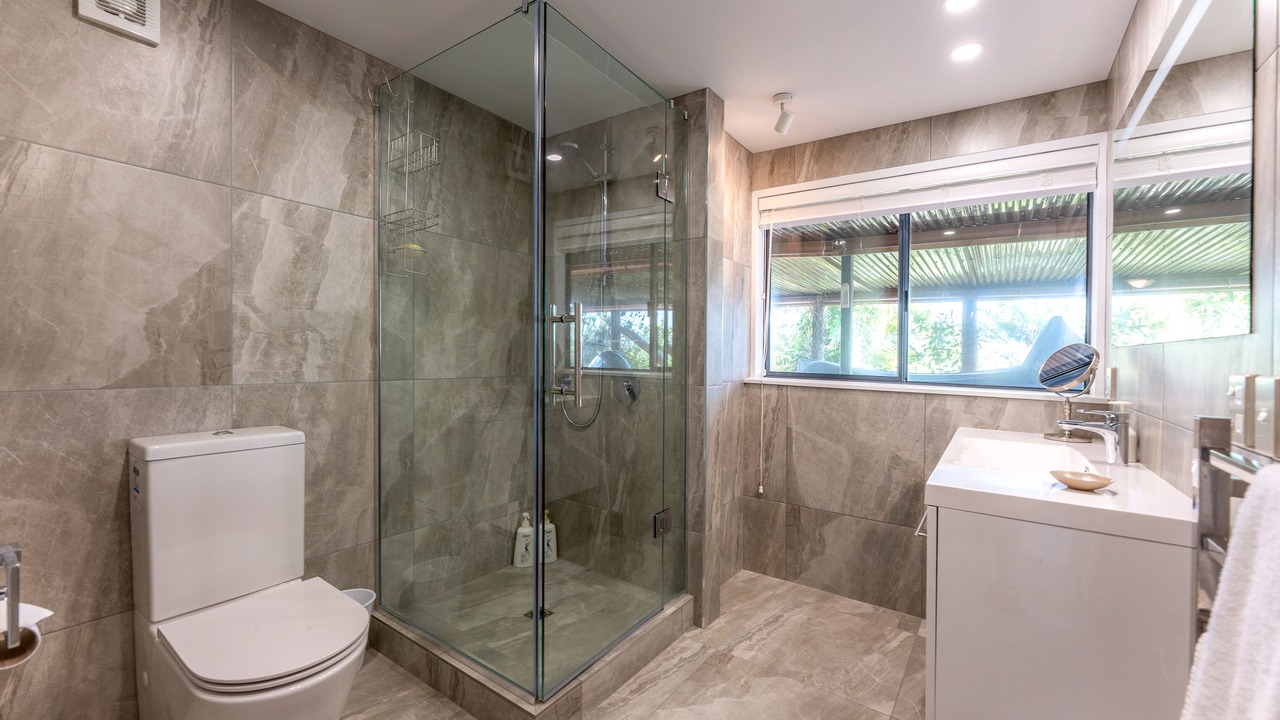Photo of Bathroom in Onetangi
