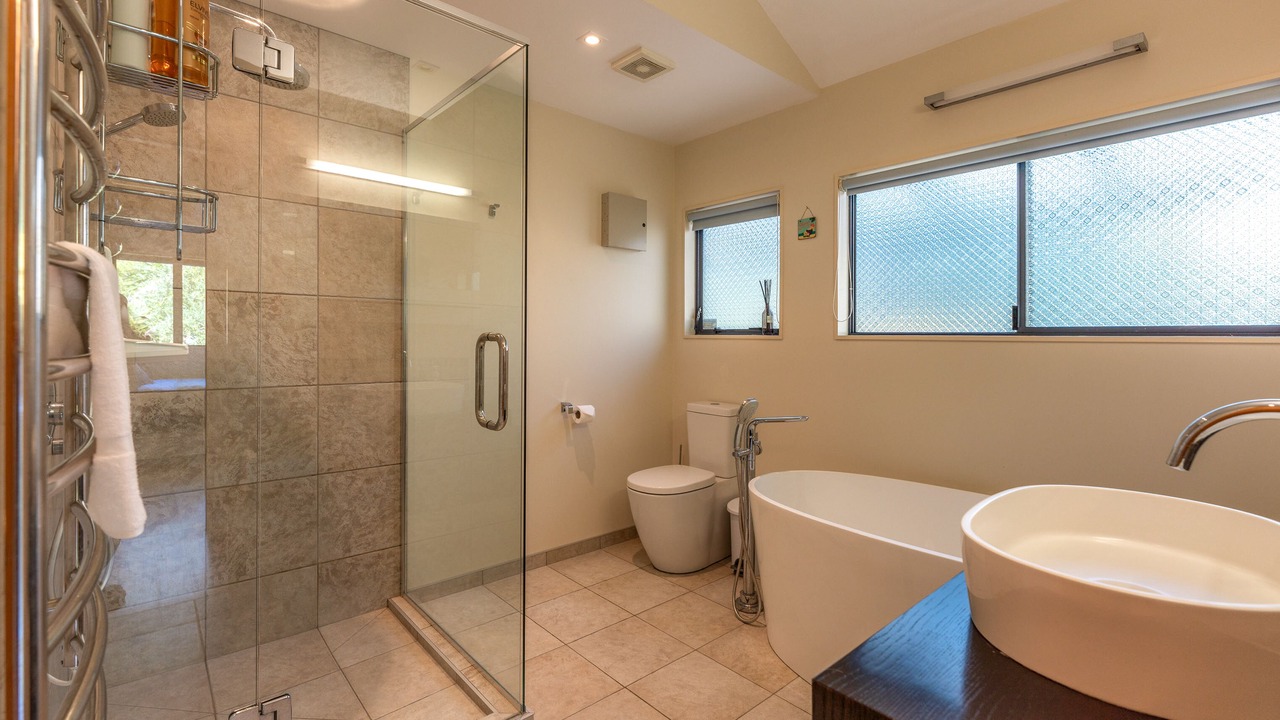 Photo of Bathroom in Onetangi