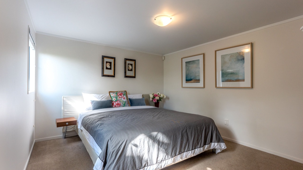 Photo of Bedroom in Onetangi