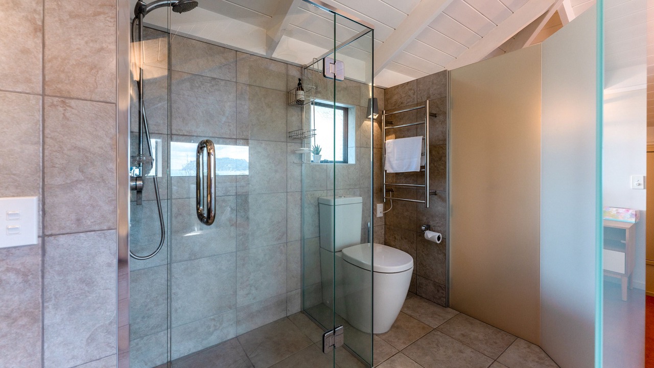 Photo of Bathroom in Onetangi