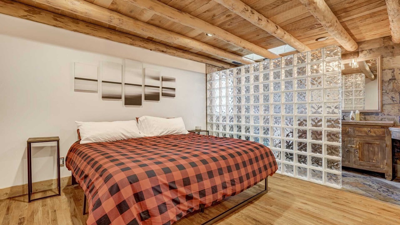 Photo of Bedroom in Pleasant Valley