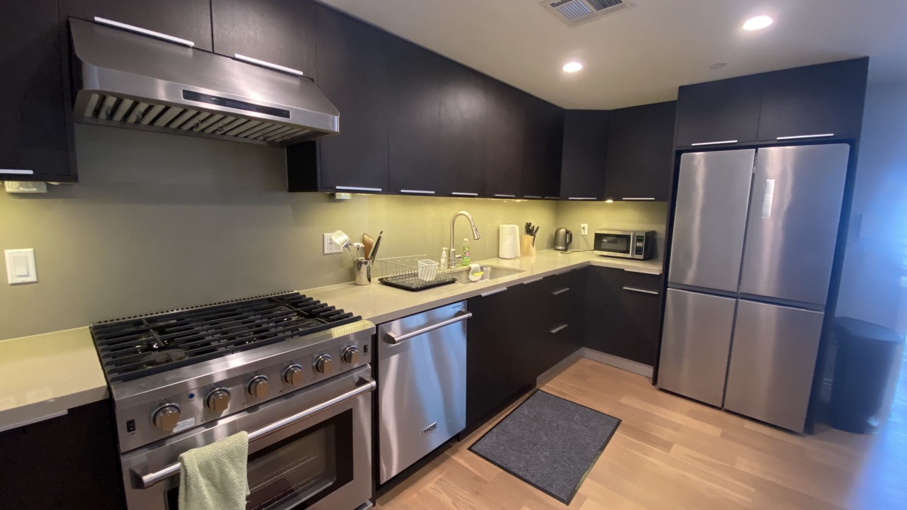 Photo of Kitchen in Wilshire Center