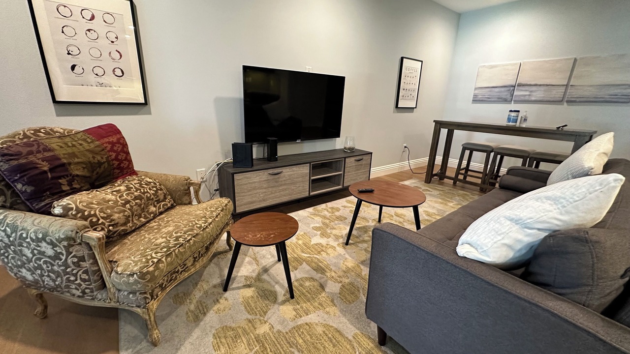 Photo of Livingroom in Wilshire Center