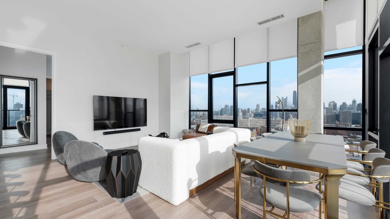 Photo of Livingroom in River West