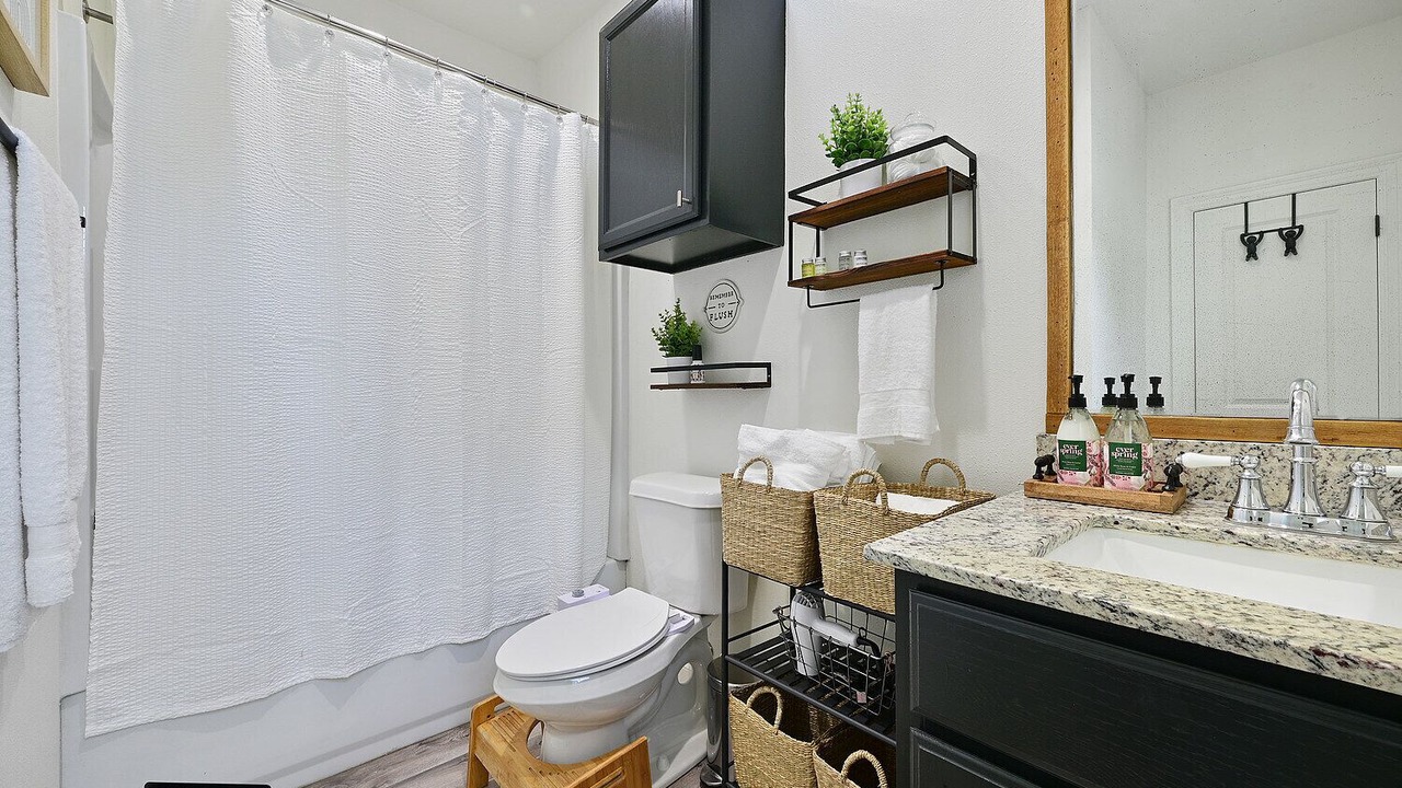 Photo of Bathroom in Highlands - Perkins