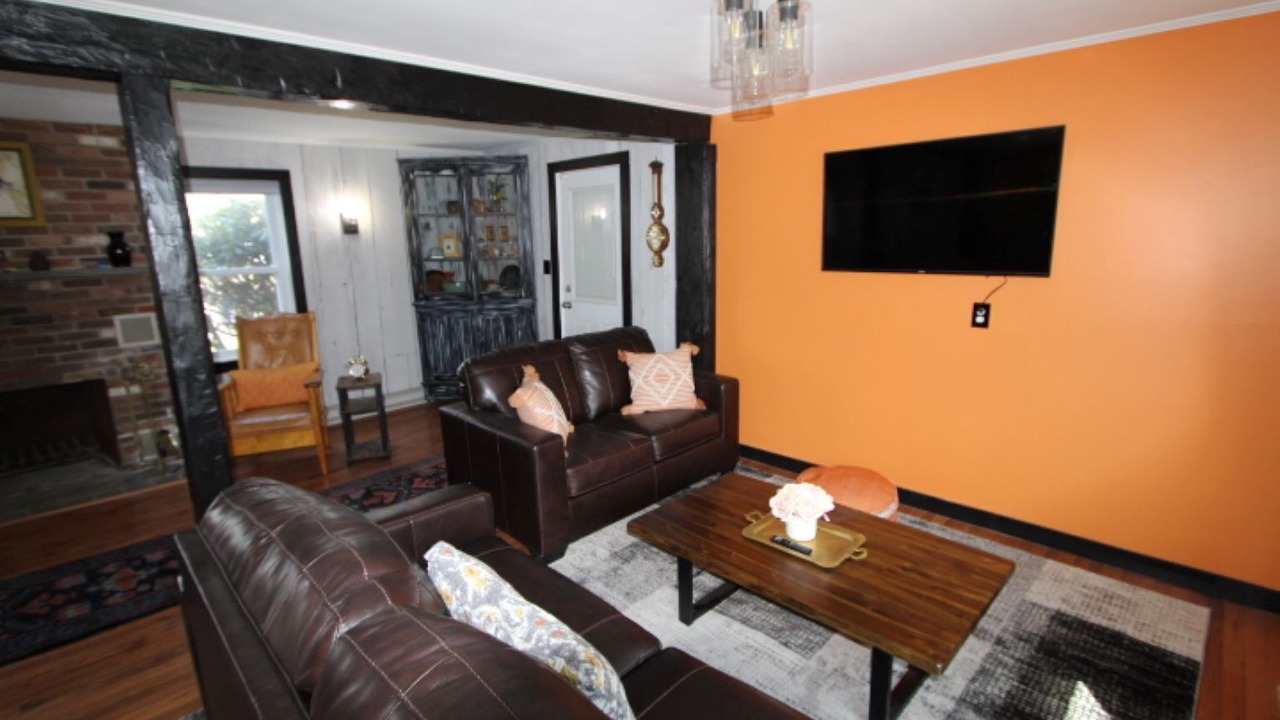 Photo of Livingroom in Town of Delaware