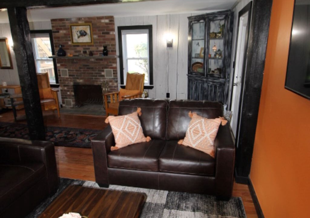 Photo of Livingroom in Town of Delaware