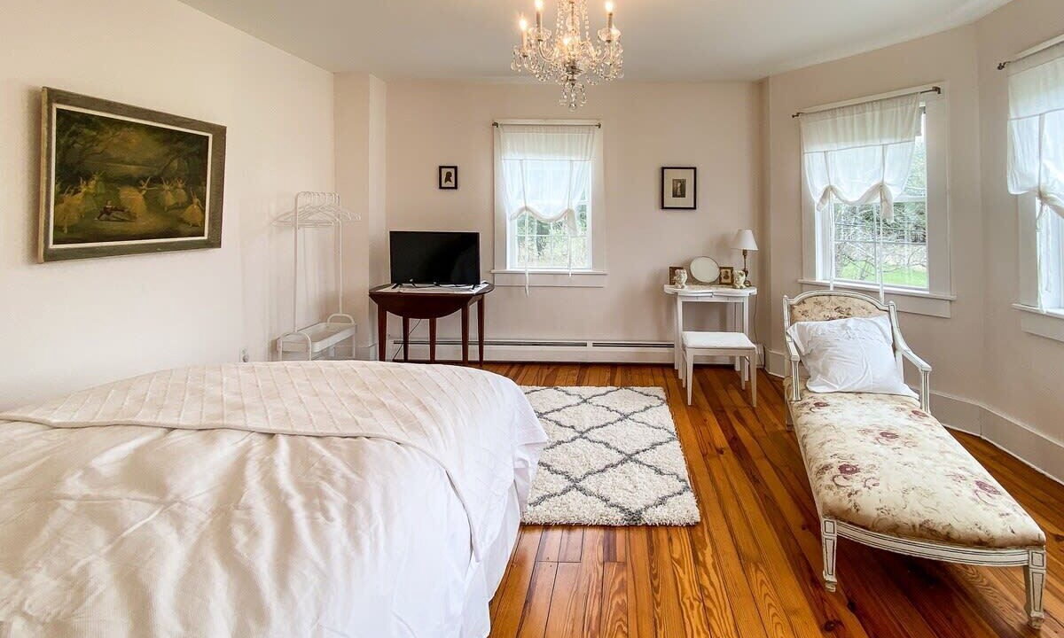 Photo of Bedroom in Town of Delaware