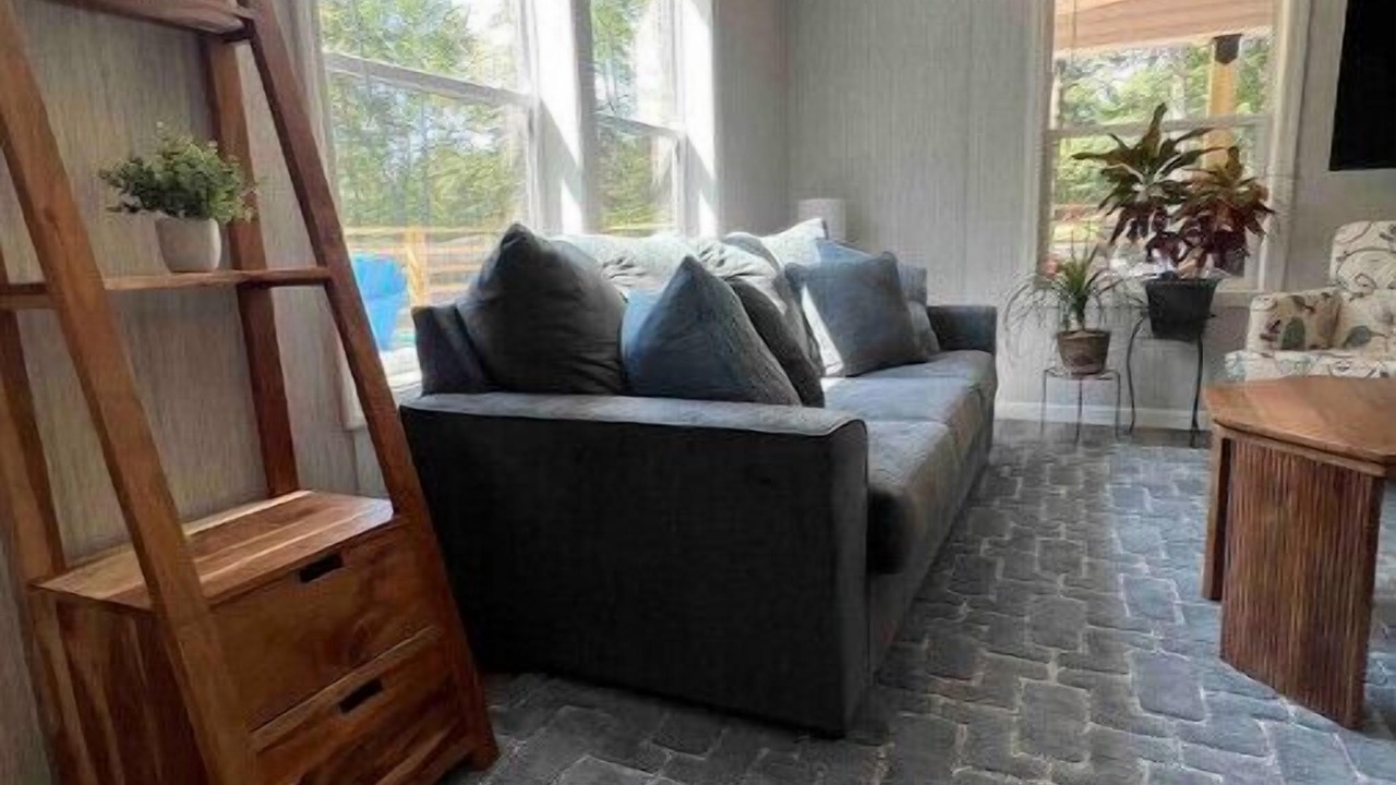 Photo of Livingroom in Parksville