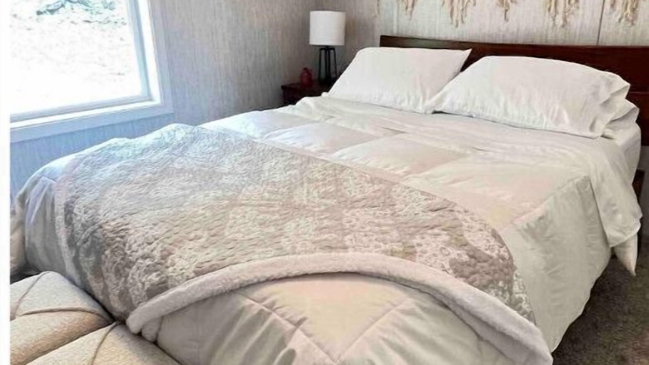 Photo of Bedroom in Parksville