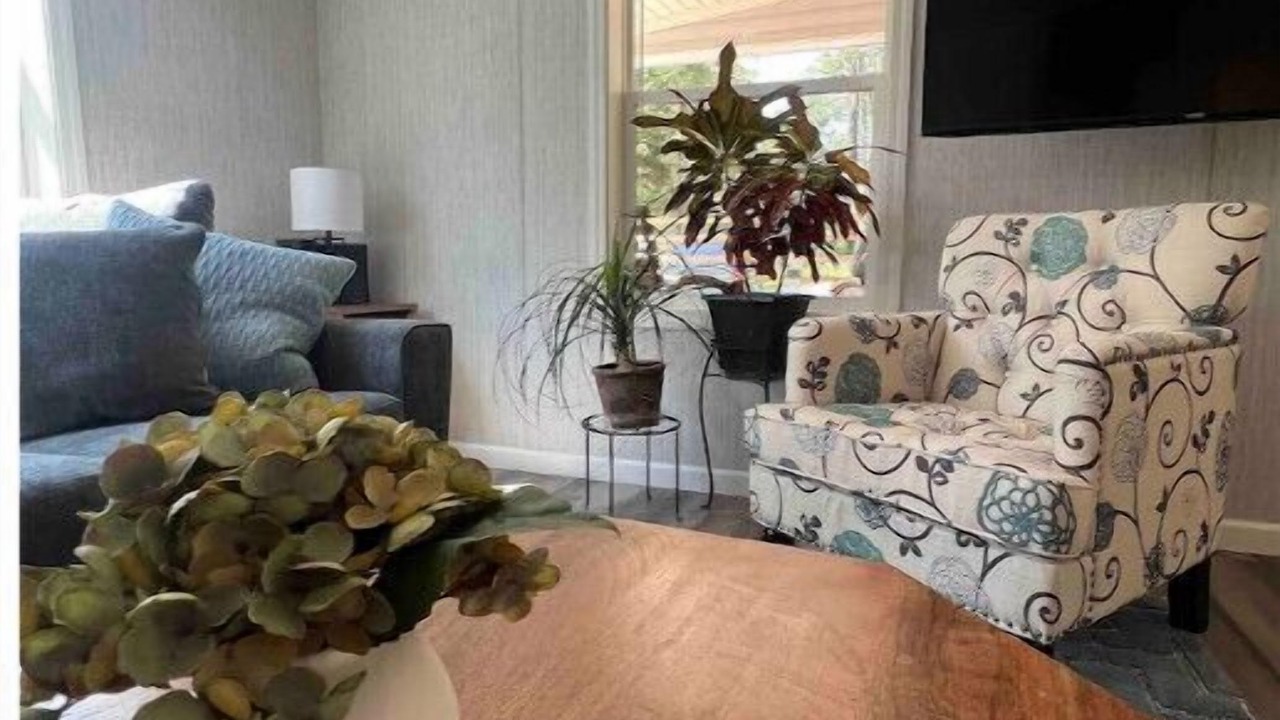 Photo of Livingroom in Parksville