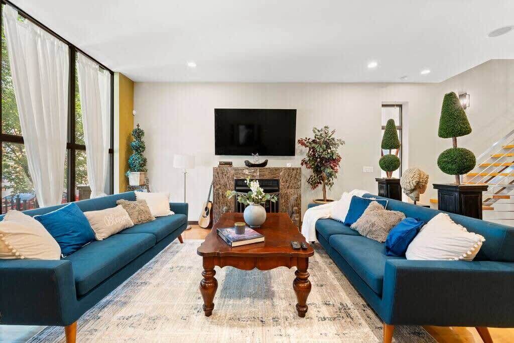 Photo of Livingroom in Heart of Chicago