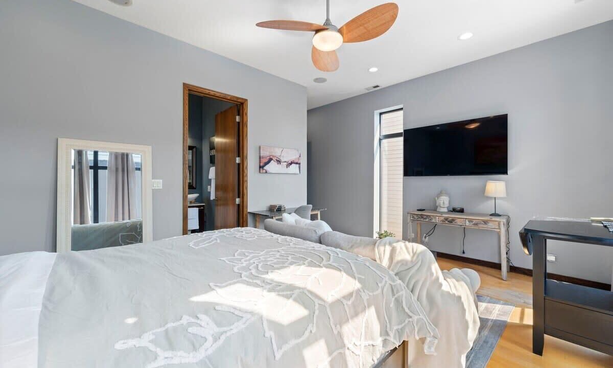 Photo of Bedroom in Heart of Chicago